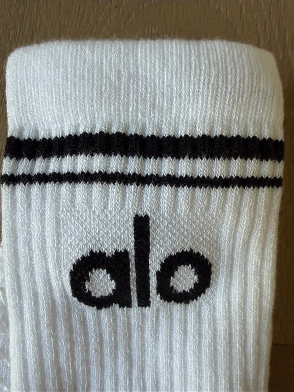 ALO Yoga Women's Throwback Barre Sock, White with Black Stripe & Logo, Sze 5-7.5
